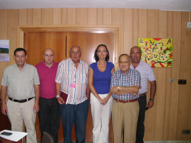 Doña Lourdes Martín Palanco con la junta directiva de AONUJER